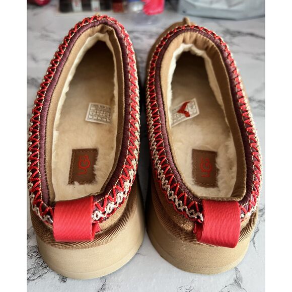 NWOB - UGG Tazz Platform Slippers Women’s 9 Chestnut Brown Suede Shearling Lined - Picture 3 of 5
